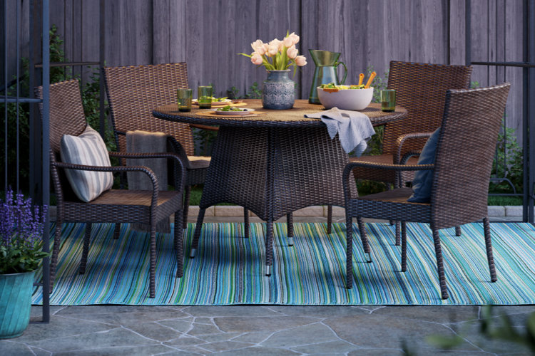 Outdoor rugs outlet and pillows